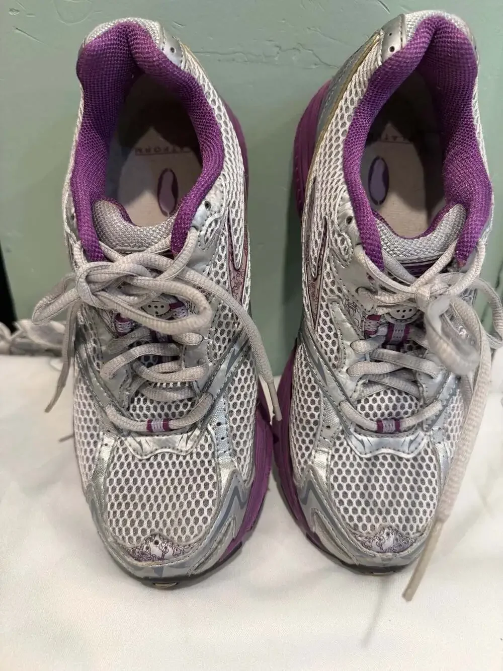 Brooks - Picture 1 of 10